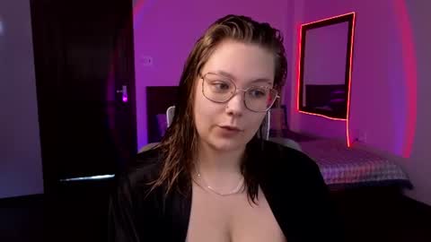 Snapshot of djennapalme chatting on 06-17-26, 10:28 Jenia online show from 06-17-26, 10:28