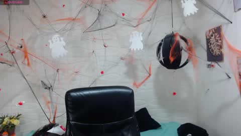 Snapshot of dmitrisanders1 chatting on 12-06-24, 01:51 Maybe in pvt online show from 12-06-24, 01:51