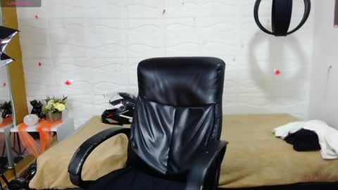 Snapshot of dmitrisanders1 chatting on 12-19-24, 12:34 Maybe in pvt online show from 12-19-24, 12:34