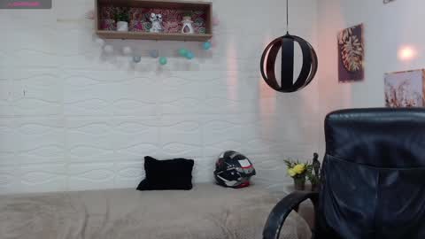 Snapshot of dmitrisanders1 chatting on 01-25-25, 06:35 Maybe in pvt online show from 01-25-25, 06:35