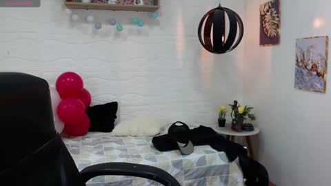 Snapshot of dmitrisanders1 chatting on 02-15-25, 07:39 Maybe in pvt online show from 02-15-25, 07:39