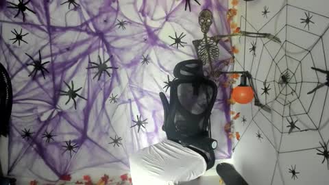 Snapshot of dmitrisanders1 chatting on 10-06-25, 03:53 Maybe in pvt online show from 10-06-25, 03:53