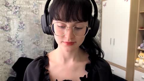 Annie PVT IS OPEN online show from 09-10-25, 12:05