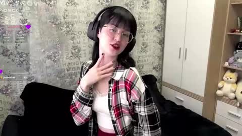 Annie PVT IS OPEN online show from 09-24-25, 12:08