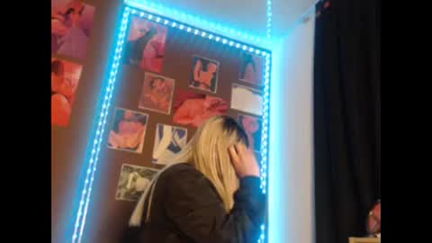 doeschi_fox online show from 04-22-26, 03:20