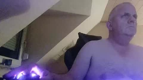 Snapshot of doggy2629 chatting on 10-29-25, 07:59 doggy2629 online show from 10-29-25, 07:59