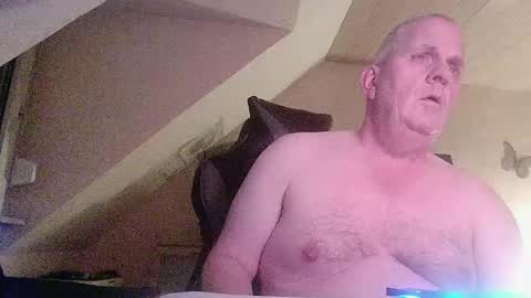 Snapshot of doggy2629 chatting on 11-11-25, 05:35 doggy2629 online show from 11-11-25, 05:35