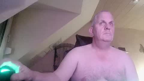 Snapshot of doggy2629 chatting on 11-29-25, 08:01 doggy2629 online show from 11-29-25, 08:01