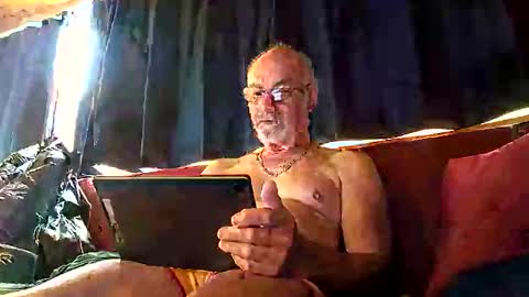 Snapshot of doghouseblue chatting on 09-27-25, 09:47 doghouseblue online show from 09-27-25, 09:47