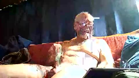 Snapshot of doghouseblue chatting on 10-14-25, 04:08 doghouseblue online show from 10-14-25, 04:08