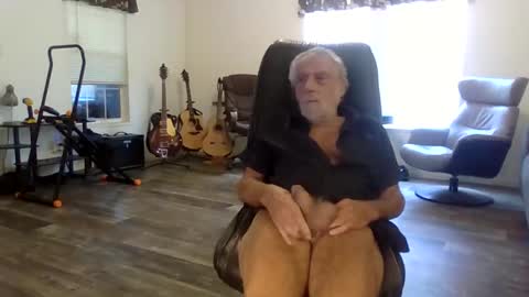 dogluc7 online show from 02-02-25, 06:42