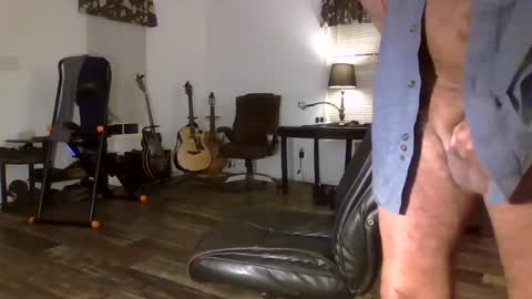 dogluc7 online show from 10-31-25, 07:20