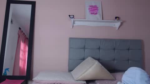 Dolce online show from 11-24-25, 01:00