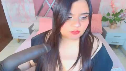 Snapshot of dolce_pearl chatting on 06-19-26, 02:38 Dolce Pearl online show from 06-19-26, 02:38