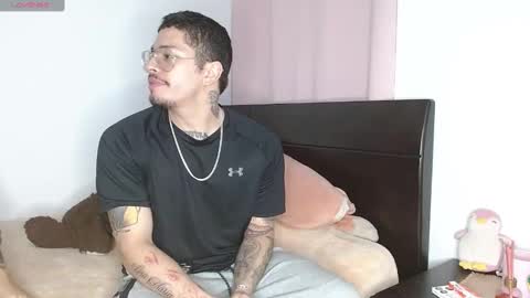 Snapshot of doll_and_sex chatting on 12-05-24, 03:59 Auro and Santiago online show from 12-05-24, 03:59