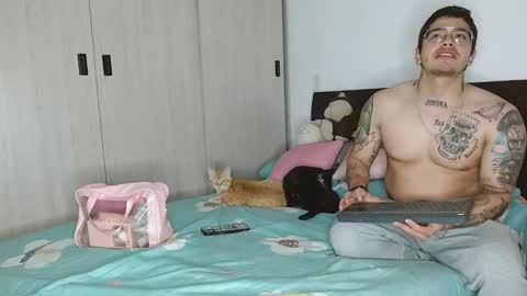 Snapshot of doll_and_sex chatting on 02-09-25, 02:28 Auro and Santiago online show from 02-09-25, 02:28