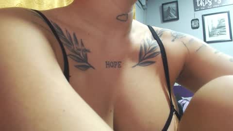 doll_and_thebrown online show from 10-21-25, 12:44