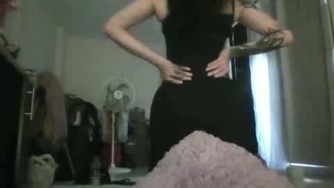 doll_dollys_ online show from 04-24-26, 08:22