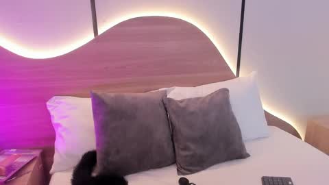 D  online show from 10-18-25, 06:41