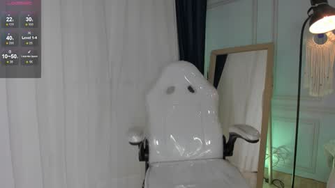 doll_isa_ online show from 12-04-25, 06:38