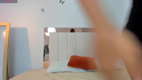 doll_isa_ online show from 01-14-26, 06:35