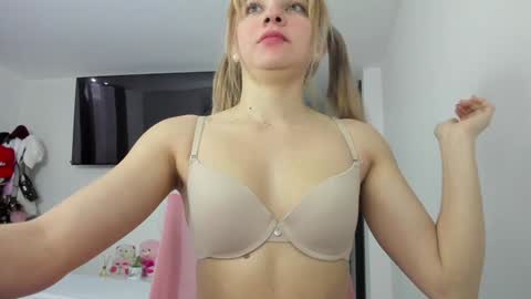 doll_oriana online show from 01-28-25, 10:12