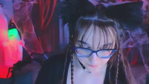 Tessa online show from 10-27-25, 03:27
