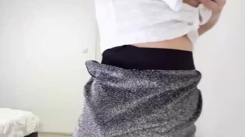 Snapshot of dollcedolly chatting on 01-19-25, 10:06 Eva online show from 01-19-25, 10:06