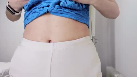 Snapshot of dollcedolly chatting on 03-10-25, 10:04 Eva online show from 03-10-25, 10:04