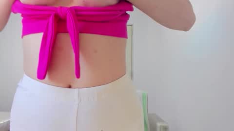 Snapshot of dollcedolly chatting on 10-29-25, 10:17 Eva online show from 10-29-25, 10:17