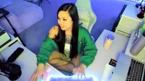 DOLLLFACE online show from 02-01-26, 05:39