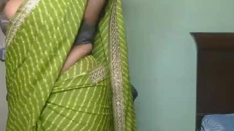 Snapshot of dolly_2 chatting on 05-05-26, 04:20 dolly_2 online show from 05-05-26, 04:20