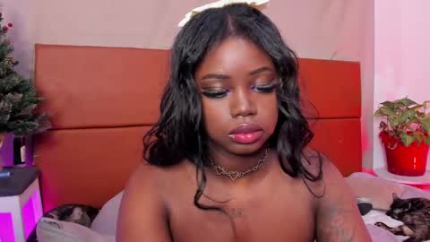 Snapshot of dolly_paige chatting on 12-18-24, 01:12 emily -- online show from 12-18-24, 01:12