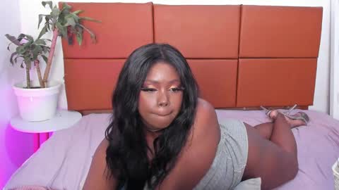 Snapshot of dolly_paige chatting on 03-07-25, 06:02 emily -- online show from 03-07-25, 06:02