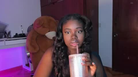 Snapshot of dolly_paige chatting on 09-12-25, 11:32 emily -- online show from 09-12-25, 11:32