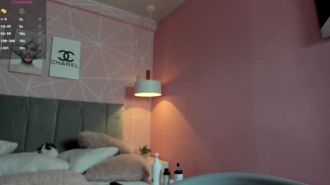 Call me Zoe  online show from 01-06-25, 07:42