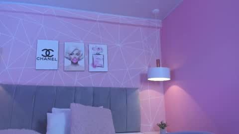 Call me Zoe  online show from 02-17-25, 04:20