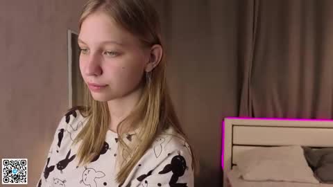 Emilia online show from 09-15-25, 06:08