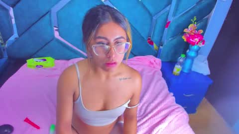 dollyjuicy1 online show from 12-22-24, 09:33