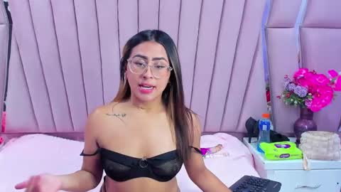 dollyjuicy1 online show from 01-22-25, 04:02