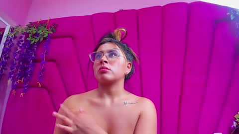 dollyjuicy1 online show from 02-01-25, 07:44