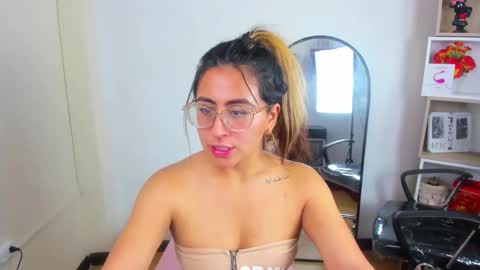 dollyjuicy1 online show from 02-26-25, 10:47