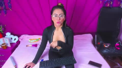 dollyjuicy1 online show from 03-04-25, 04:06