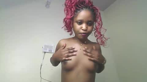 Snapshot of dollythegirl chatting on 01-18-26, 06:39 kadolly online show from 01-18-26, 06:39