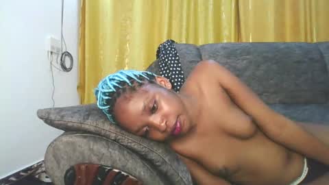 Snapshot of dollythegirl chatting on 05-10-26, 10:37 kadolly online show from 05-10-26, 10:37