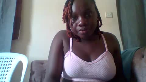 Snapshot of dollyvee chatting on 11-12-25, 11:21 dollyvee online show from 11-12-25, 11:21