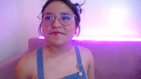 Snapshot of dollywood_ chatting on 10-15-25, 08:20 DollyWood  online show from 10-15-25, 08:20