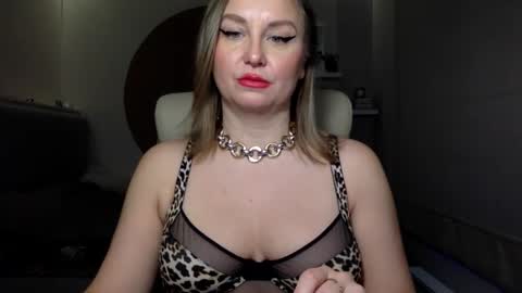 Snapshot of dom_mummy chatting on 12-21-24, 07:13 DOM MUMMY online show from 12-21-24, 07:13