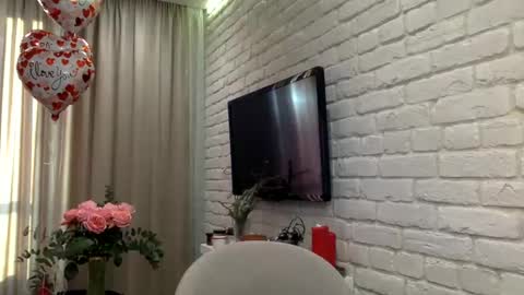 Snapshot of dom_mummy chatting on 02-15-25, 01:38 DOM MUMMY online show from 02-15-25, 01:38