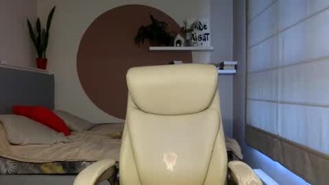 Snapshot of dom_mummy chatting on 09-09-25, 06:35 DOM MUMMY online show from 09-09-25, 06:35